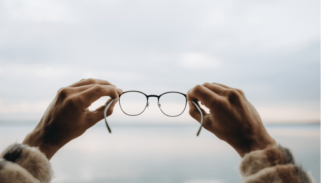 Selección de lentes y armazones en Barnes Talero EyeCare Nashville