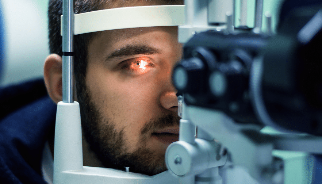 Examen de lentes de contacto en Barnes Talero EyeCare Nashville